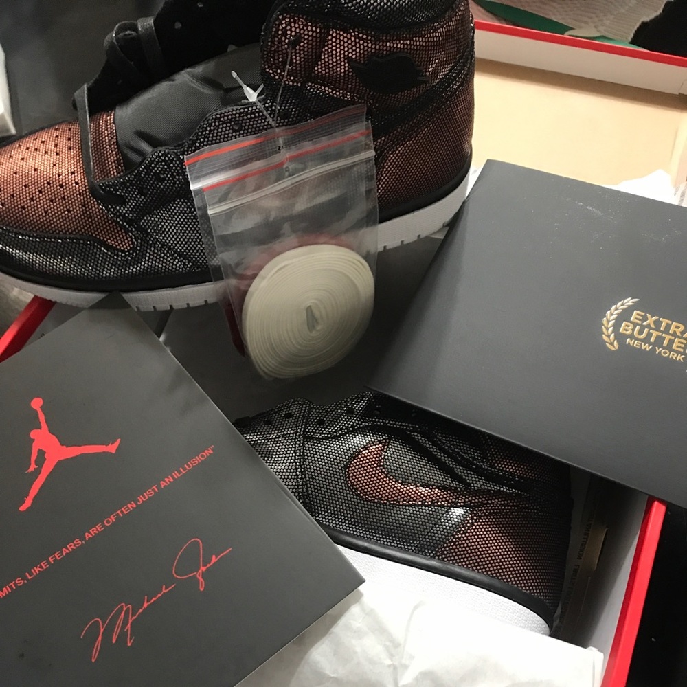 Jordan 1 retro high fearless metallic gold (W)